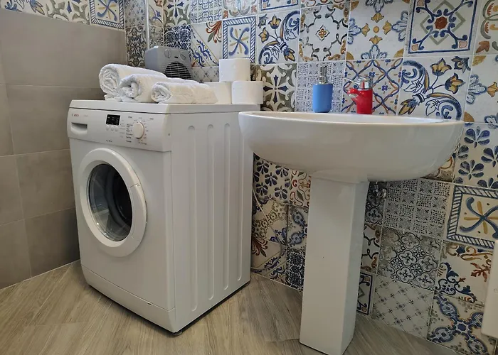 Your Perfect Host In * Roma